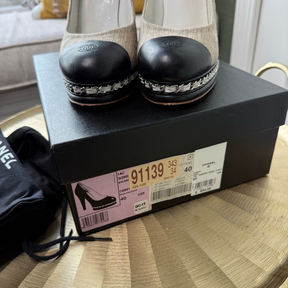 CHANEL Beige and Black Heels - Picture 3 of 13